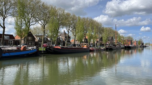 Historische woonschepen in de Oude Vaartsche Rijn in Vreeswijk